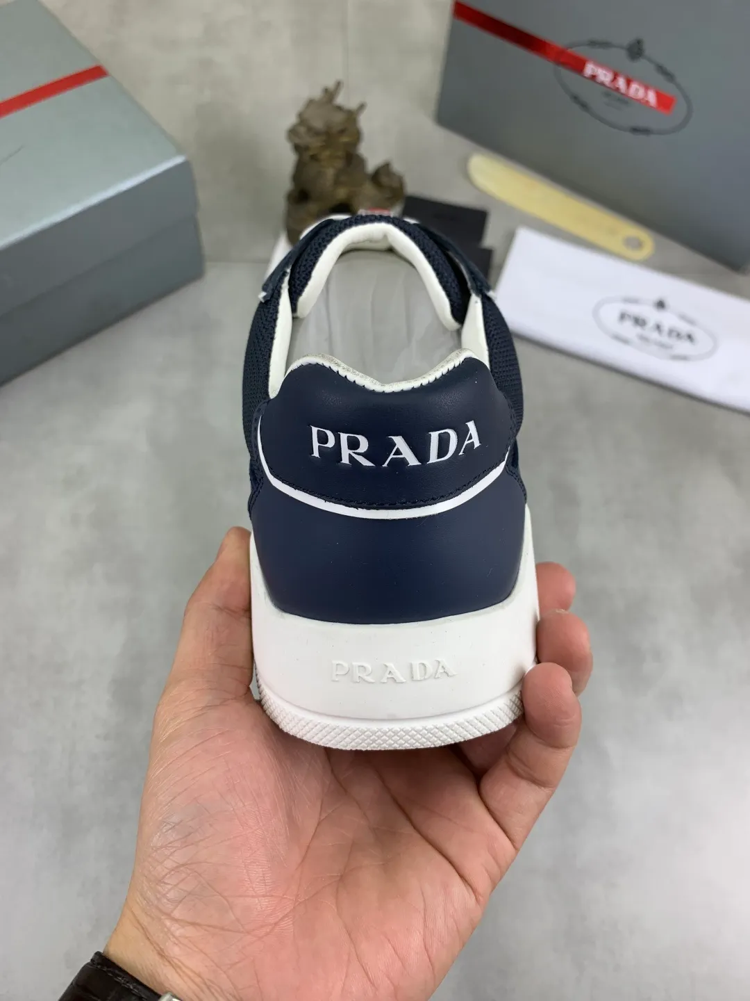 Men's men's shoes💰P600💰【New style】Top quality, classic popular models on the official website, timeless for a century,🆘 The trendy brand (Prada) mainly promotes popular models, avant-garde and versatile fashionable men's shoes, private version molding, cowhide surface splicing 1:1 oil edge processing... fashionable and simple, original imported cowhide interior cowhide feet; the atmosphere and personality are more fashionable, eye-catching and pursuing class. It will subvert old ideas and be a must-have for fashionistas who want to spend time with you! Must keep it! High-end comfort, high-end quality workmanship. Size: 38-44 4️⃣ colors available. full package